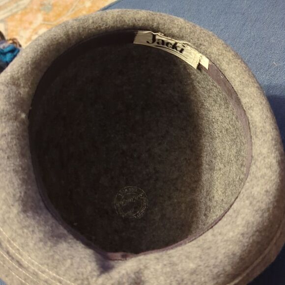 Jacki Vintage Grey Felt Asymetrical Brim Hat, derby - Picture 6 of 14